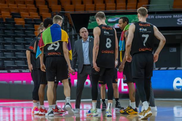 间的协作 间的协作